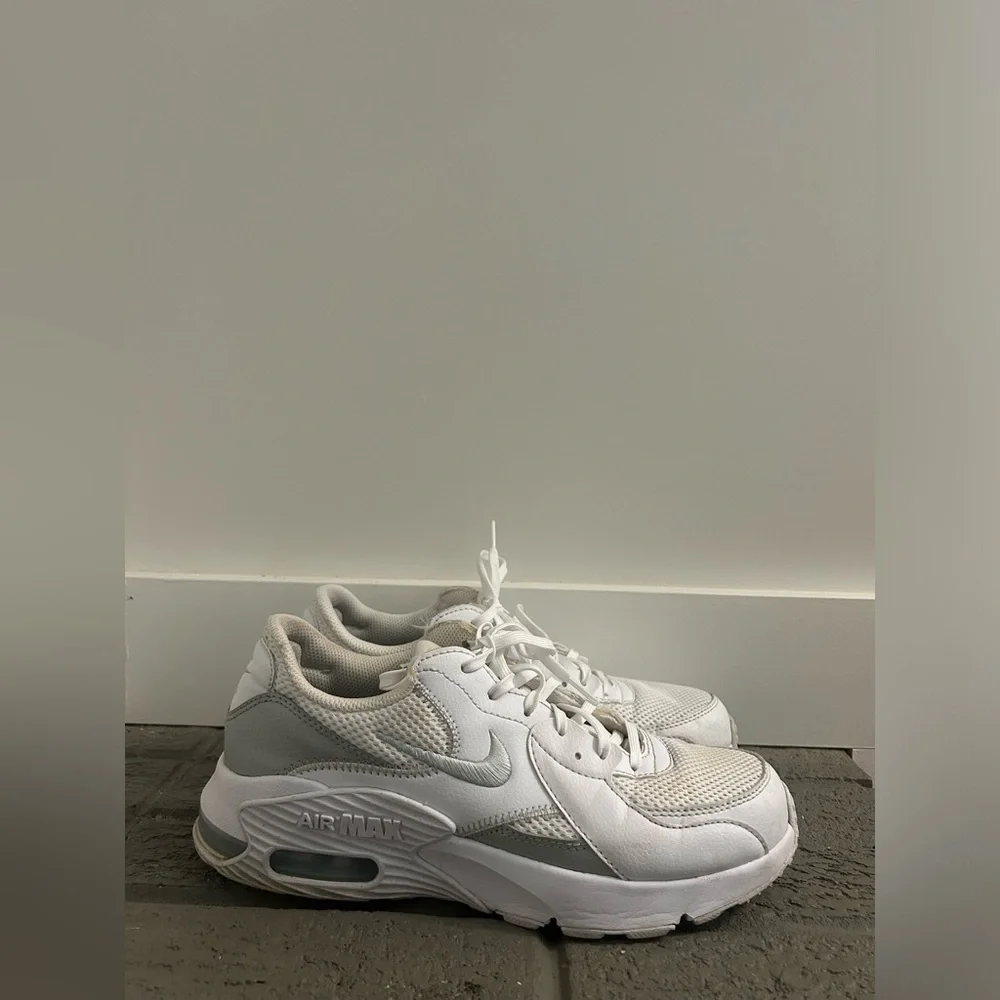 Nike AIR MAX EXCEE Women's White CD5432-121 Athletic Sneaker Shoes, size 9
